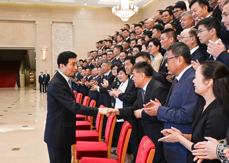 揚子江藥業集團董事長徐浩宇獲“優秀中國特色社會主義事業建設者”稱號